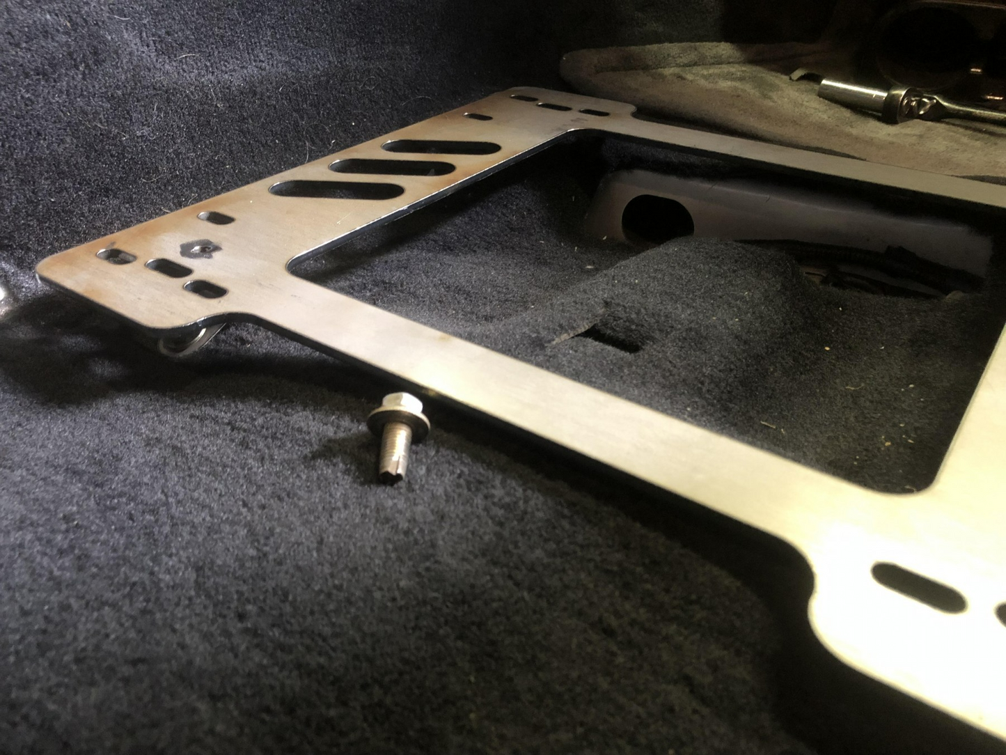 PLANTED SEAT BRACKET- TOYOTA SUPRA (1993-1998) - PASSENGER / RIGHT