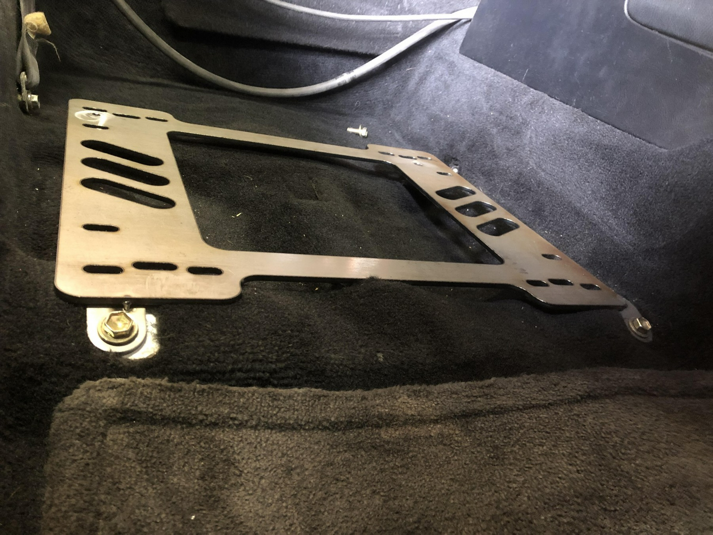 PLANTED SEAT BRACKET- TOYOTA SUPRA (1993-1998) - PASSENGER / RIGHT